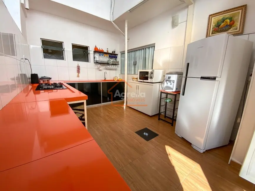 Foto 9 de Casa com 3 quartos à venda, 259m2 em Jardim Brasília, Mogi Mirim - SP