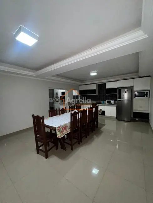 Casa com 3 quartos à venda, 217m2 em Jardim Jacira, Mogi Guacu - SP - imagem 4 Foto 4 de Casa com 3 quartos à venda, 217m2 em Jardim Jacira, Mogi Guacu - SP