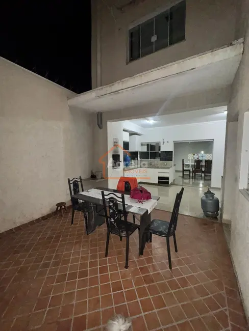 Foto 1 de Casa com 3 quartos à venda, 217m2 em Jardim Jacira, Mogi Guacu - SP