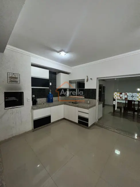 Casa com 3 quartos à venda, 217m2 em Jardim Jacira, Mogi Guacu - SP - imagem 3 Foto 3 de Casa com 3 quartos à venda, 217m2 em Jardim Jacira, Mogi Guacu - SP