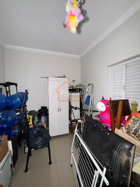 Casa com 3 quartos à venda, 217m2 em Jardim Jacira, Mogi Guacu - SP - imagem 2 Foto 2 de Casa com 3 quartos à venda, 217m2 em Jardim Jacira, Mogi Guacu - SP