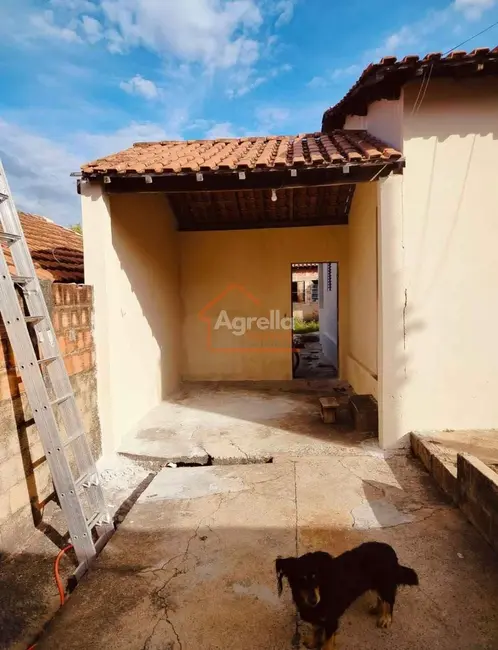 Foto 2 de Casa com 2 quartos à venda, 250m2 em Parque das Laranjeiras, Mogi Mirim - SP