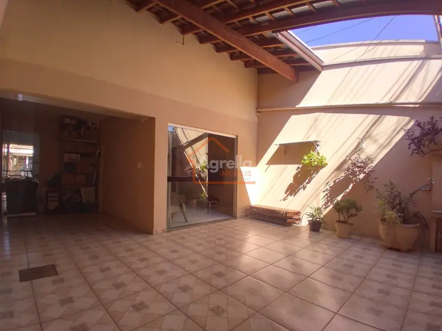 Foto 1 de Casa com 3 quartos à venda, 160m2 em Vila Dias, Mogi Mirim - SP