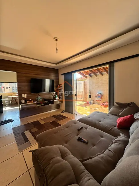 Foto 2 de Casa com 3 quartos à venda, 190m2 em Jardim Selma, Mogi Guacu - SP