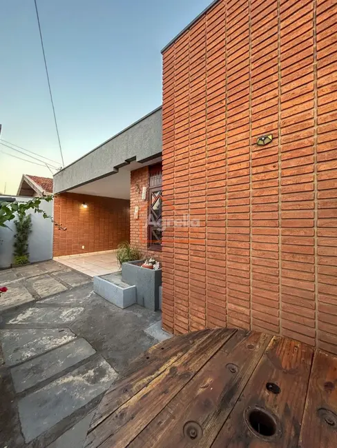 Foto 1 de Casa com 3 quartos à venda, 156m2 em Mogi Mirim - SP
