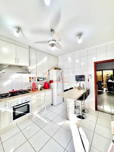 Foto 5 de Casa com 3 quartos à venda, 228m2 em Santa Cruz, Mogi Mirim - SP