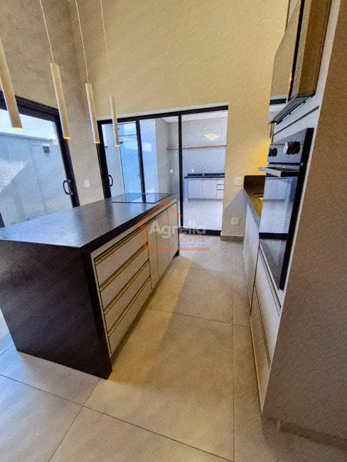 Foto 2 de Casa de Condomínio com 3 quartos à venda, 130m2 em Mogi Mirim - SP