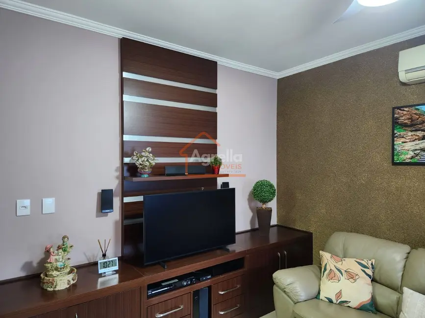 Foto 3 de Casa de Condomínio com 2 quartos à venda, 130m2 em Condomínio Santa Úrsula, Mogi Mirim - SP