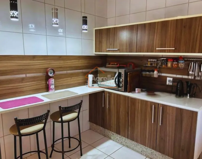 Foto 3 de Casa com 3 quartos à venda, 144m2 em Parque da Imprensa, Mogi Mirim - SP