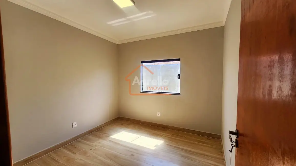 Foto 3 de Casa com 3 quartos à venda, 168m2 em Jardim Silvania, Mogi Mirim - SP