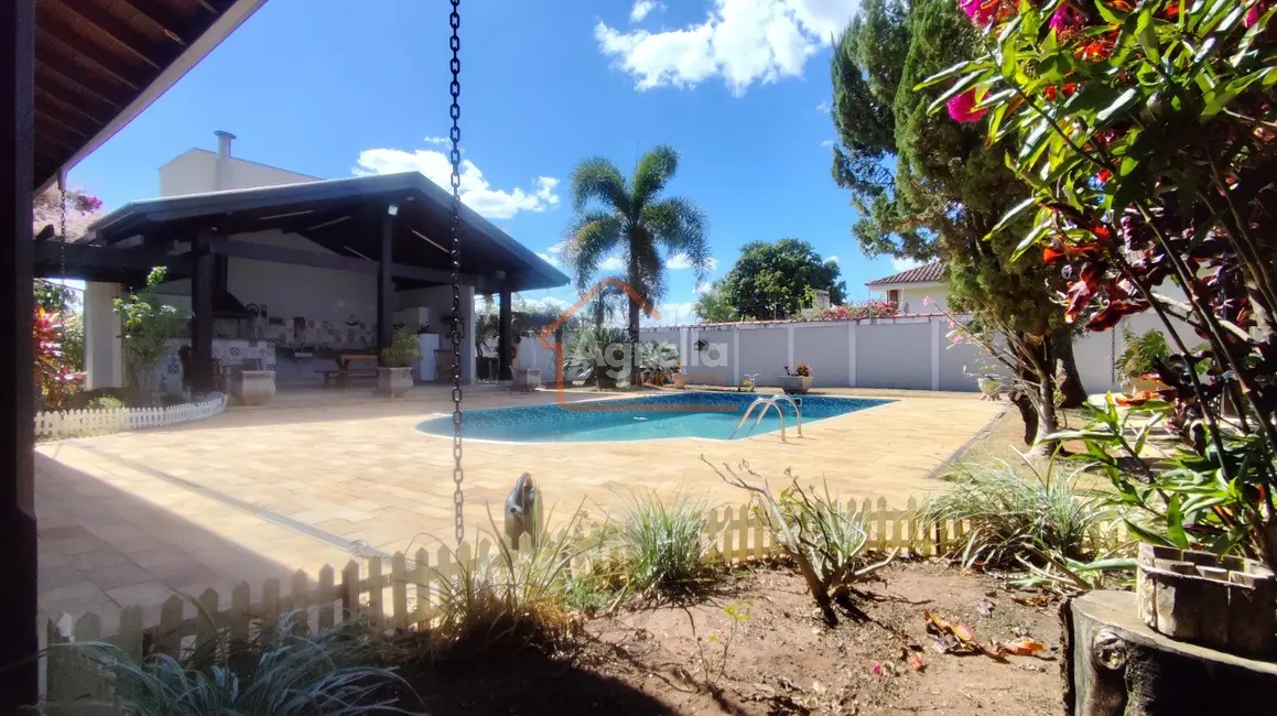 Foto 3 de Chácara com 5 quartos à venda, 500m2 em Chácara Ipê, Mogi Mirim - SP