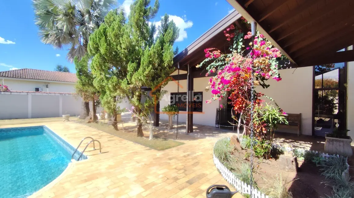 Foto 6 de Chácara com 5 quartos à venda, 500m2 em Chácara Ipê, Mogi Mirim - SP