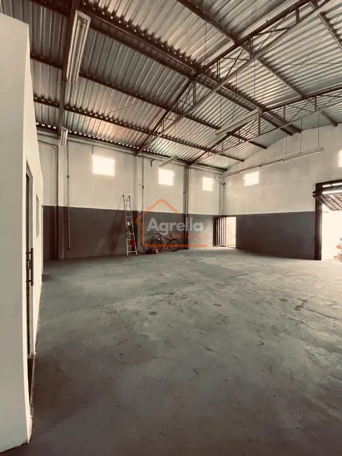 Foto 1 de Armazém / Galpão à venda, 130m2 em Mogi Guacu - SP