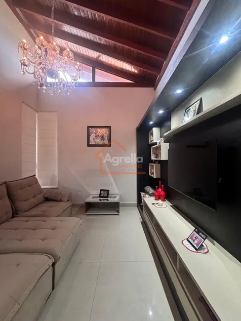 Foto 2 de Casa com 3 quartos à venda, 220m2 em Jardim Murayama, Mogi Mirim - SP