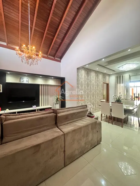 Foto 1 de Casa com 3 quartos à venda, 220m2 em Jardim Murayama, Mogi Mirim - SP