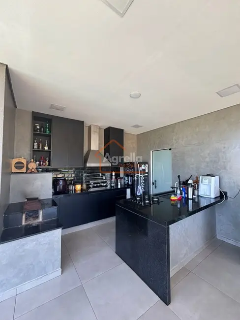 Foto 2 de Chácara com 3 quartos à venda, 130m2 em Chácara São Marcelo, Mogi Mirim - SP