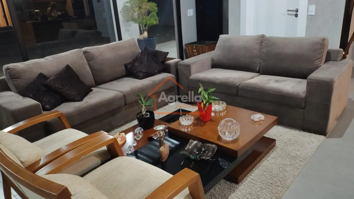 Foto 2 de Chácara com 3 quartos à venda, 670m2 em Chácara São Marcelo, Mogi Mirim - SP