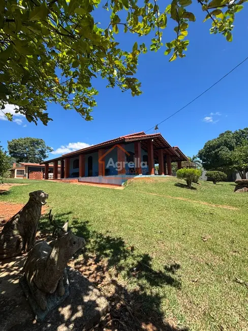 Chácara com 2 quartos à venda, 420m2 em Itapira - SP - imagem 1 Foto 1 de Chácara com 2 quartos à venda, 420m2 em Itapira - SP