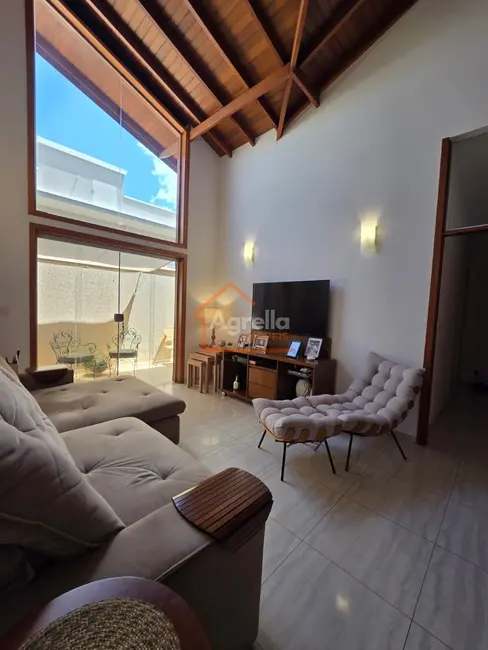 Foto 1 de Casa com 3 quartos à venda, 300m2 em Parque Residencial Murayama, Mogi Mirim - SP