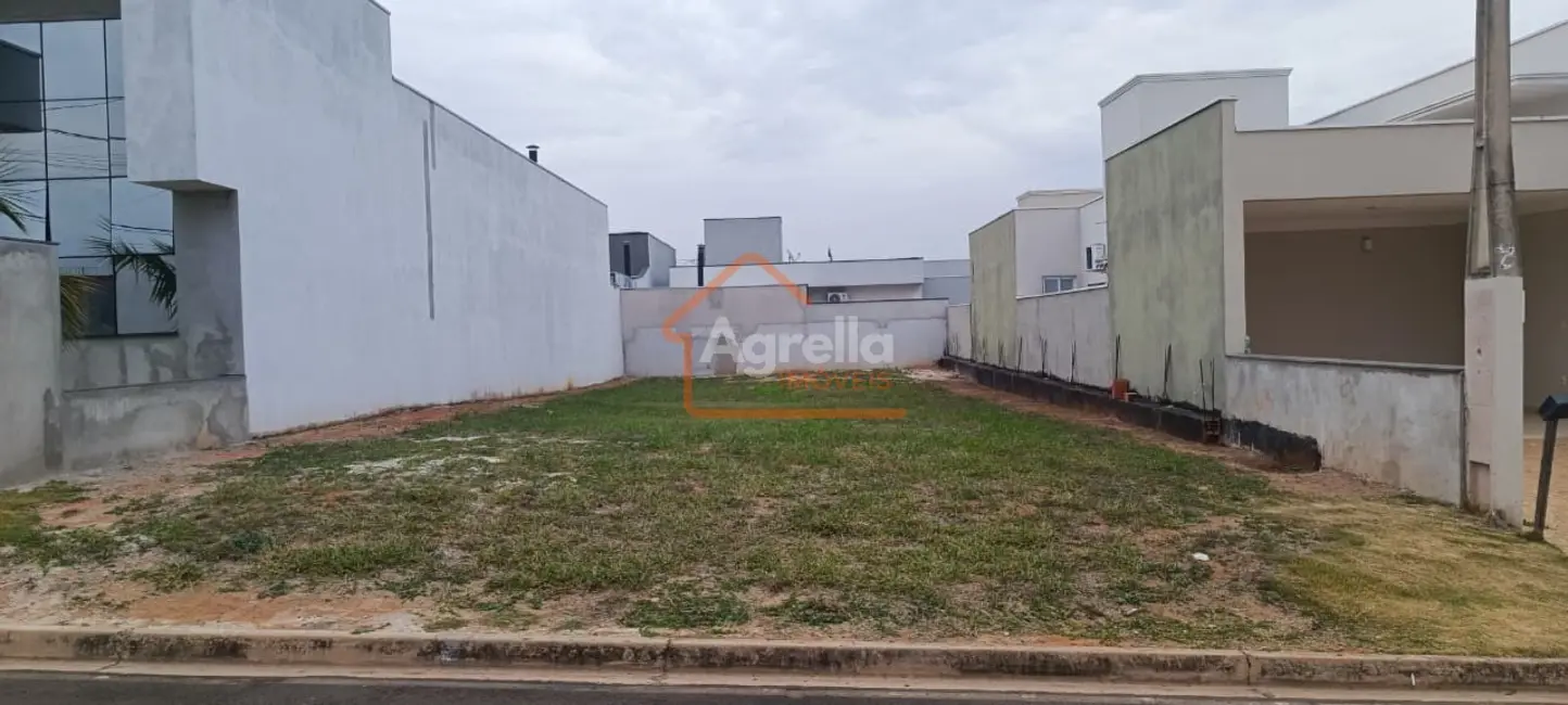Foto 1 de Terreno / Lote à venda, 330m2 em Estiva Gerbi - SP