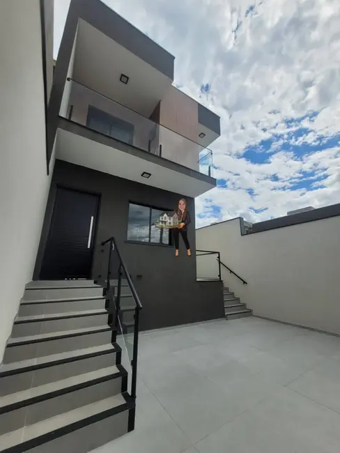Foto 1 de Sobrado com 3 quartos à venda, 175m2 em Laranjeiras, Caieiras - SP