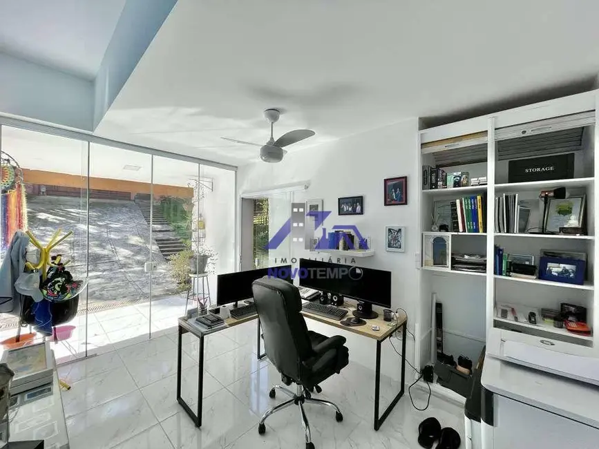 Foto 4 de Casa de Condomínio com 4 quartos à venda, 1500m2 em Paisagem Renoir, Cotia - SP