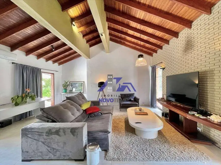 Casa de Condomínio com 5 quartos à venda e para alugar, 1500m2 em Nova Fazendinha, Carapicuiba - SP - imagem 3 Foto 3 de Casa de Condomínio com 5 quartos à venda e para alugar, 1500m2 em Nova Fazendinha, Carapicuiba - SP