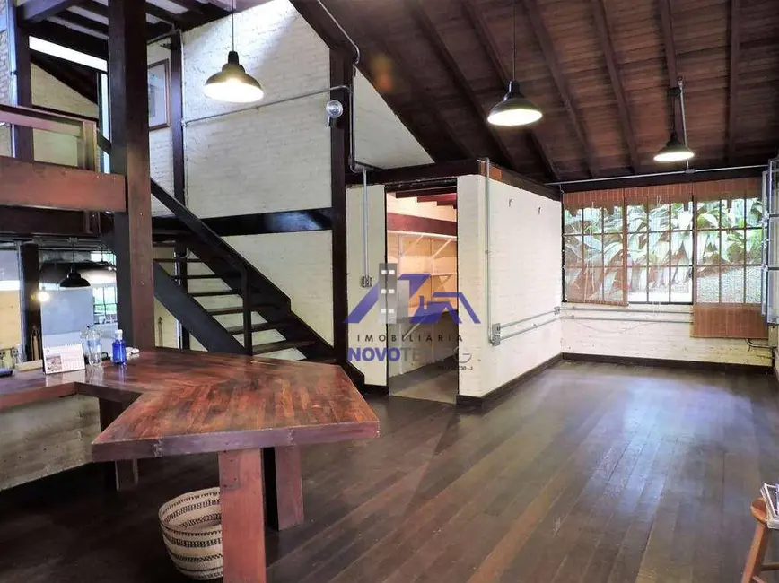 Sobrado com 5 quartos à venda, 2620m2 em Chácara dos Junqueiras, Carapicuiba - SP - imagem 8 Foto 8 de Sobrado com 5 quartos à venda, 2620m2 em Chácara dos Junqueiras, Carapicuiba - SP