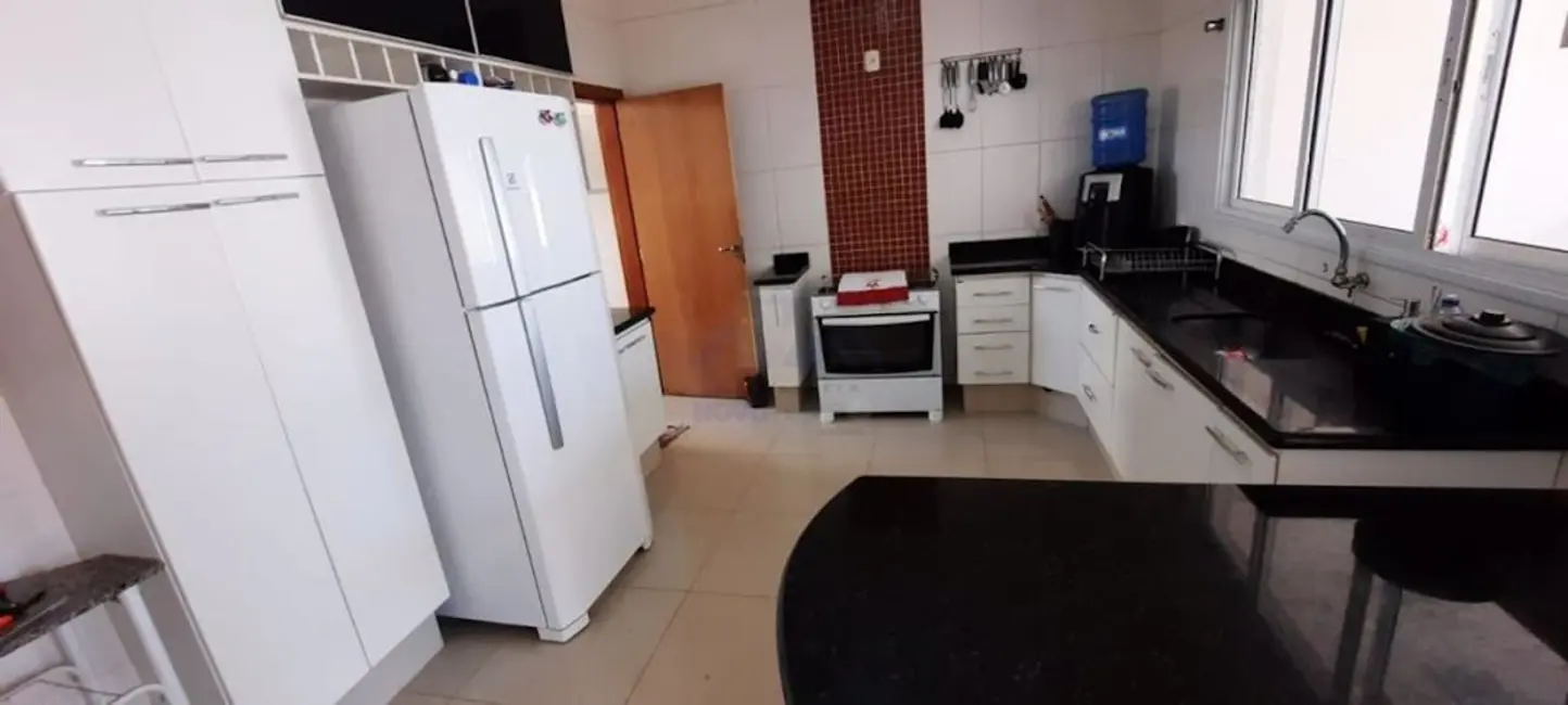 Foto 4 de Sobrado com 3 quartos à venda, 200m2 em Centro, Guararapes - SP