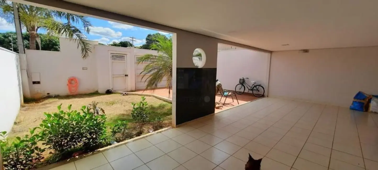 Foto 3 de Sobrado com 3 quartos à venda, 200m2 em Centro, Guararapes - SP