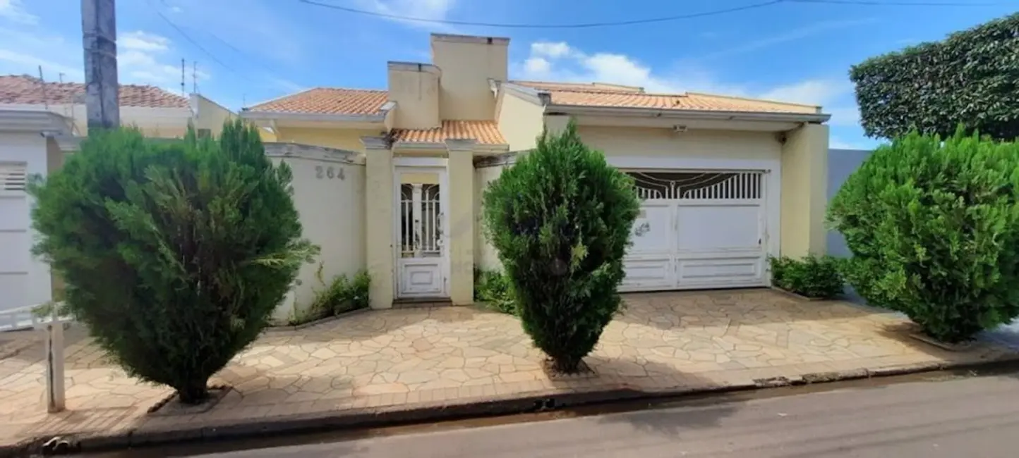Foto 2 de Casa com 3 quartos à venda, 375m2 em Guararapes - SP