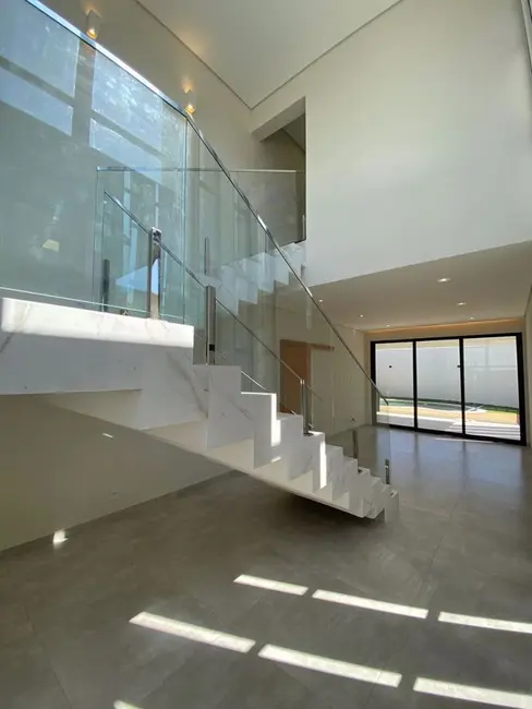 Foto 9 de Sobrado com 3 quartos à venda, 208m2 em Guararapes - SP