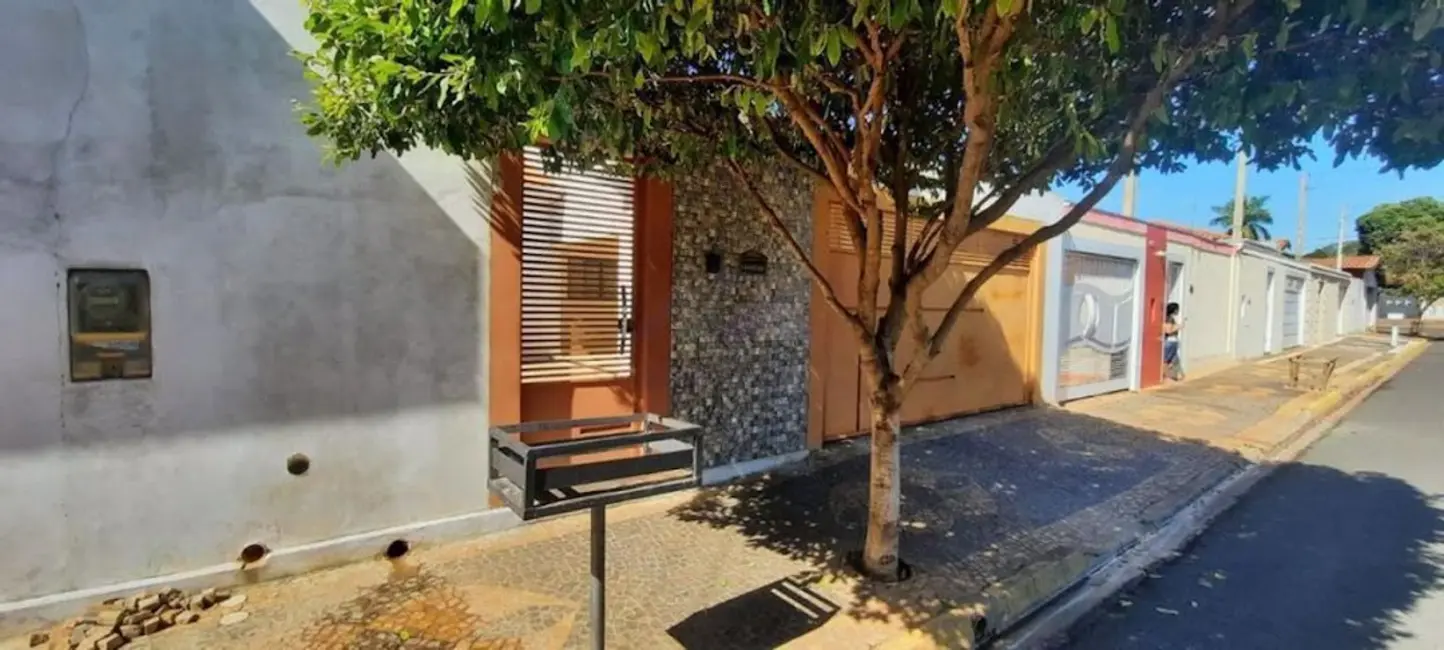 Foto 2 de Casa com 3 quartos à venda, 370m2 em Guararapes - SP