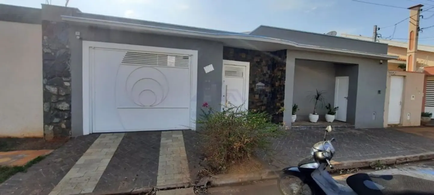 Foto 3 de Casa com 3 quartos à venda, 450m2 em Guararapes - SP