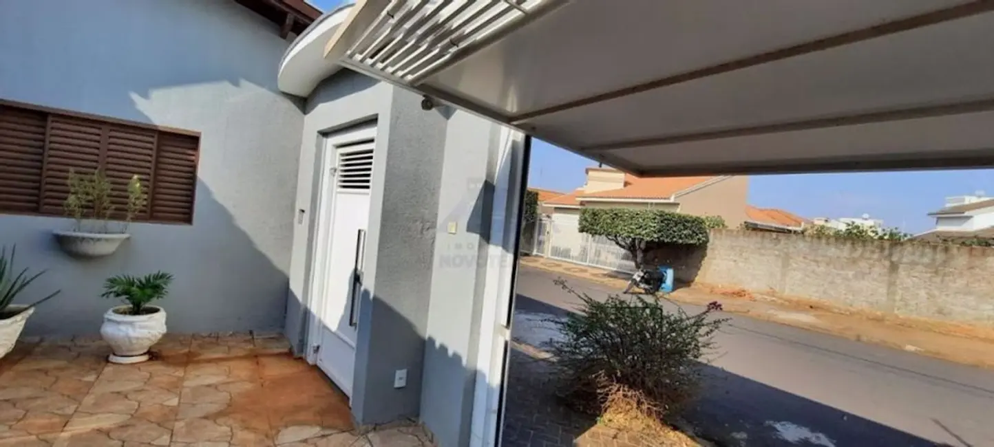 Foto 5 de Casa com 3 quartos à venda, 450m2 em Guararapes - SP