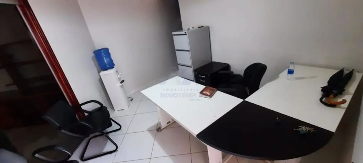 Foto 9 de Casa com 3 quartos à venda, 450m2 em Guararapes - SP