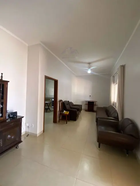 Foto 4 de Casa com 3 quartos à venda, 256m2 em Centro, Guararapes - SP