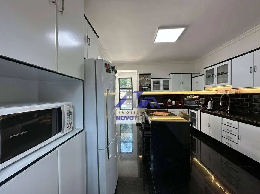 Sobrado com 3 quartos à venda, 682m2 em Nova Higienópolis, Jandira - SP - imagem 9 Foto 9 de Sobrado com 3 quartos à venda, 682m2 em Nova Higienópolis, Jandira - SP