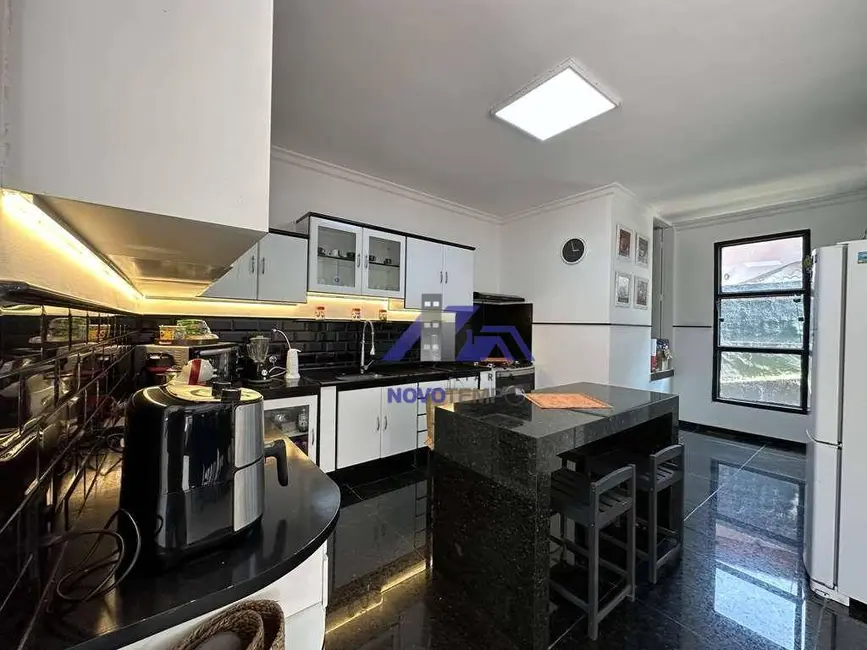 Sobrado com 3 quartos à venda, 682m2 em Nova Higienópolis, Jandira - SP - imagem 8 Foto 8 de Sobrado com 3 quartos à venda, 682m2 em Nova Higienópolis, Jandira - SP