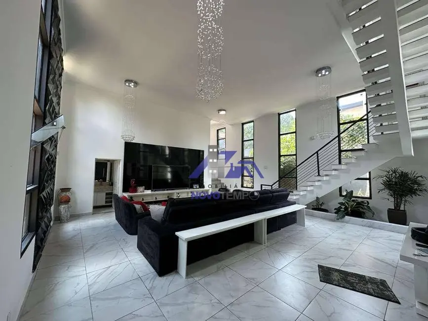 Sobrado com 3 quartos à venda, 682m2 em Nova Higienópolis, Jandira - SP - imagem 4 Foto 4 de Sobrado com 3 quartos à venda, 682m2 em Nova Higienópolis, Jandira - SP