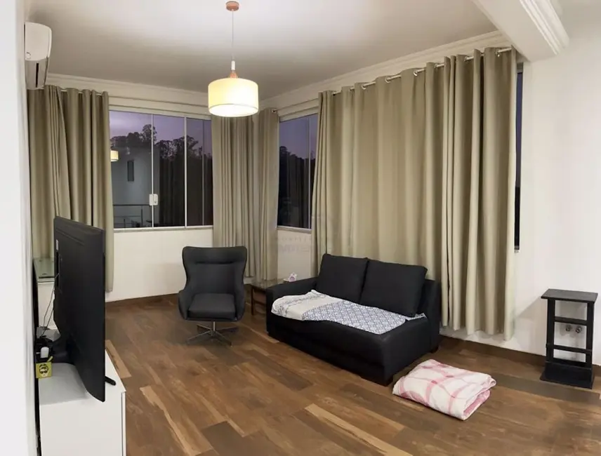 Foto 6 de Sobrado com 3 quartos à venda, 360m2 em Residencial dos Lagos, Cotia - SP