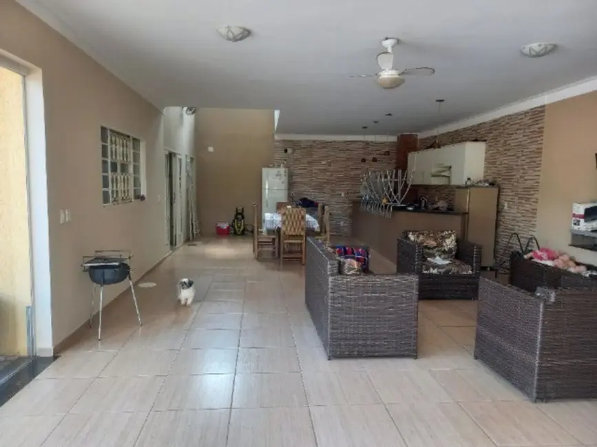 Sobrado com 3 quartos à venda, 300m2 em Aviação, Aracatuba - SP - imagem 6 Foto 6 de Sobrado com 3 quartos à venda, 300m2 em Aviação, Aracatuba - SP