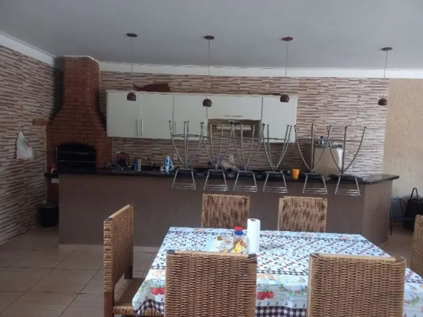 Sobrado com 3 quartos à venda, 300m2 em Aviação, Aracatuba - SP - imagem 8 Foto 8 de Sobrado com 3 quartos à venda, 300m2 em Aviação, Aracatuba - SP