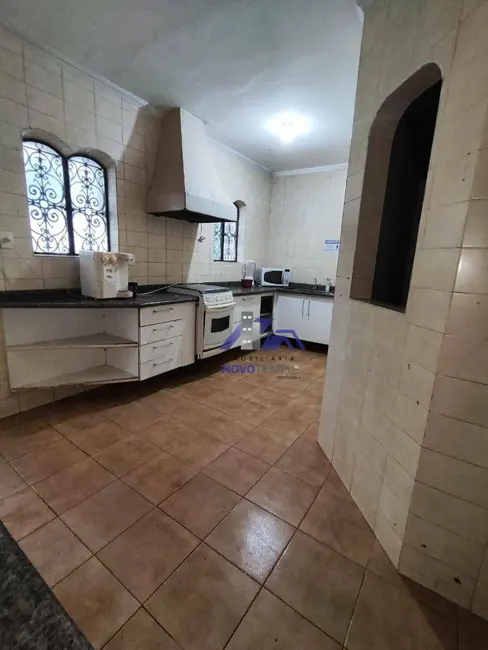 Foto 8 de Casa com 5 quartos à venda e para alugar, 1800m2 em Três Montanhas, Osasco - SP