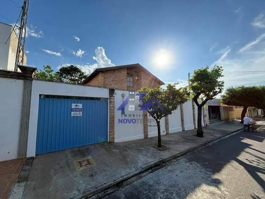 Foto 3 de Casa com 3 quartos à venda, 450m2 em Guararapes - SP