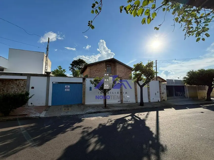 Foto 1 de Casa com 3 quartos à venda, 450m2 em Guararapes - SP
