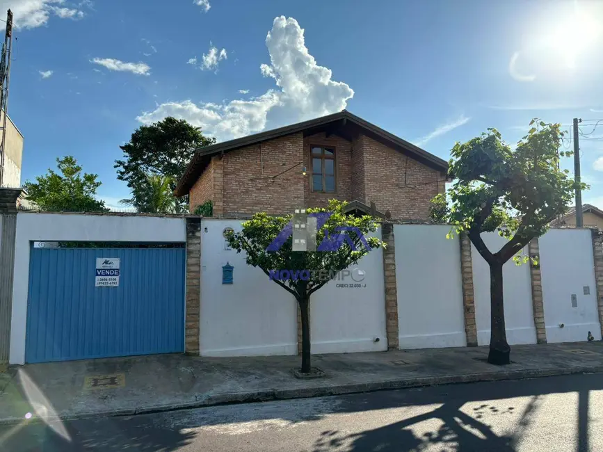 Foto 2 de Casa com 3 quartos à venda, 450m2 em Guararapes - SP