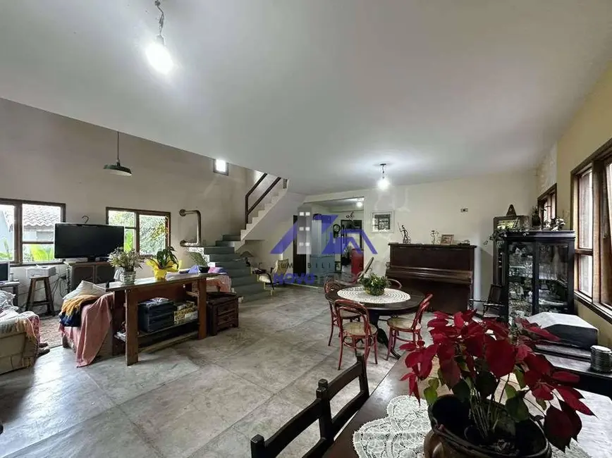 Sobrado com 4 quartos à venda, 426m2 em Vila Diva, Carapicuiba - SP - imagem 5 Foto 5 de Sobrado com 4 quartos à venda, 426m2 em Vila Diva, Carapicuiba - SP