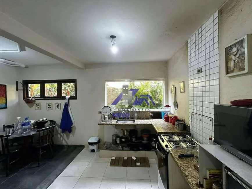 Sobrado com 4 quartos à venda, 426m2 em Vila Diva, Carapicuiba - SP - imagem 9 Foto 9 de Sobrado com 4 quartos à venda, 426m2 em Vila Diva, Carapicuiba - SP