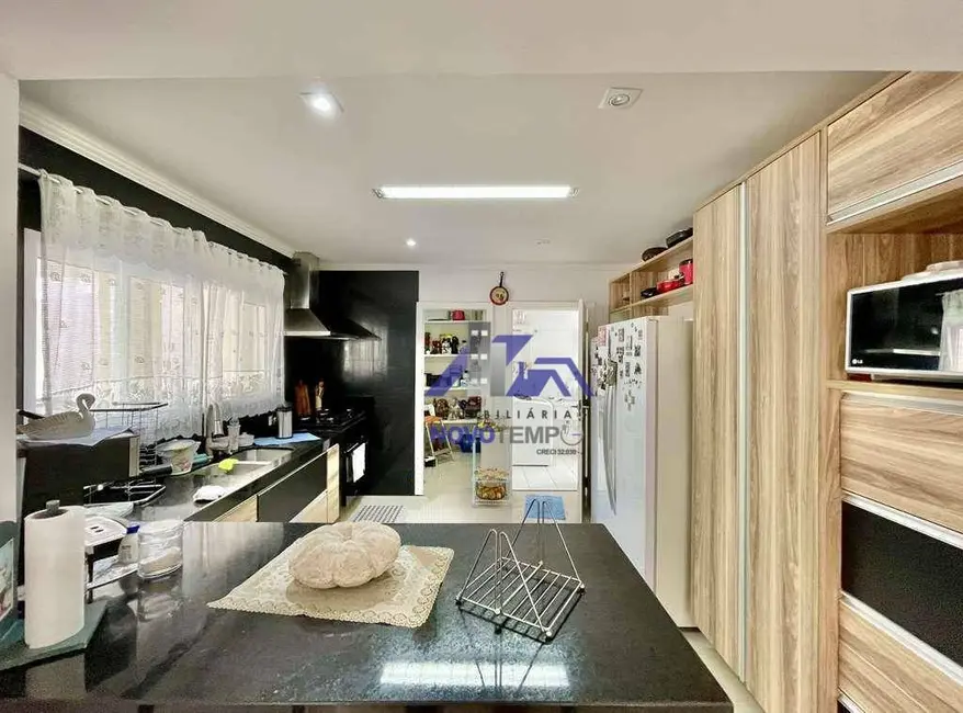 Foto 8 de Sobrado com 4 quartos à venda, 360m2 em Granja Santa Maria, Carapicuiba - SP